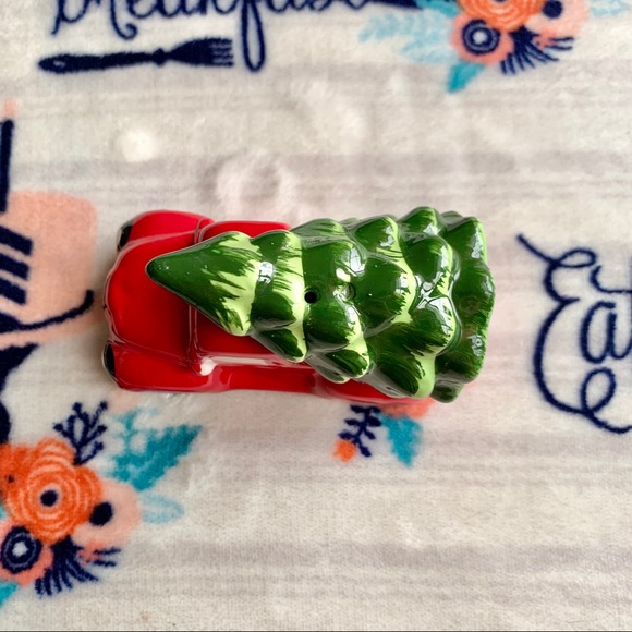 1 LEFT! Xmas Red Truck & Tree Salt & Pepper Shaker - Picture 7 of 11